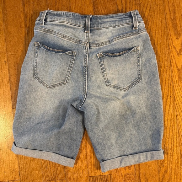 Time and Tru Blue Jean Shorts Women’s Size 2 - Picture 2 of 5